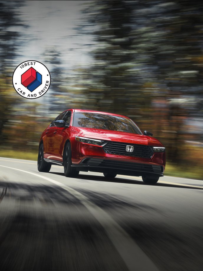 展示車款為Radiant Red Metallic色2024 Honda Accord Sport-L Hybrid
